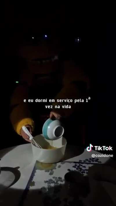 Brazilian Golden Freddy cooking cosplay