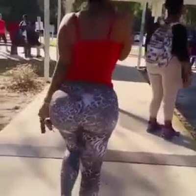 Imagine being in school this day 😂