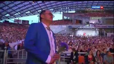 Nunca vou superar o tiozinho mandando um solo de guitarra num violão