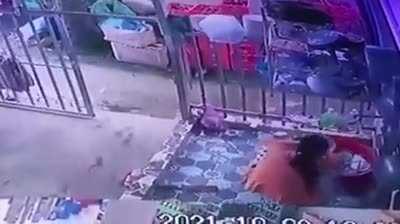 Pretends to wash dishes to hide from the police. Sneak 100