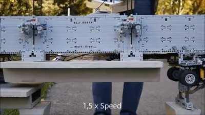 A functional Lego technic bridge girder