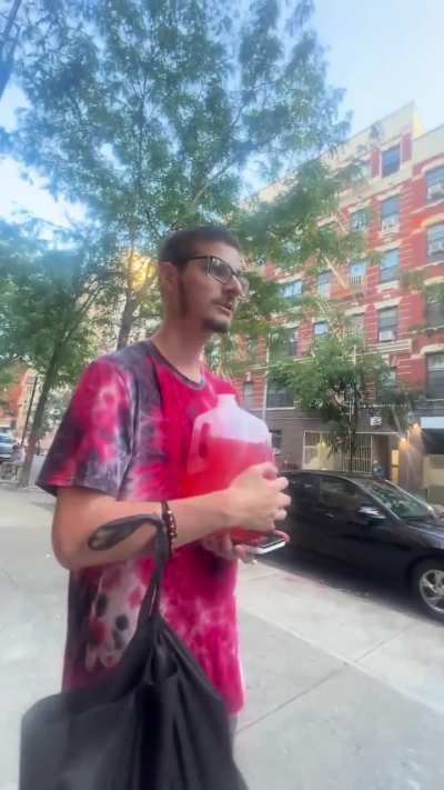 This video is too funny. The way he cradling the borg, knows all the answers to every question he asks, not listening for shit and at the end he straight up walks away mid convo like an npc that just finished its dialogue. Gold.