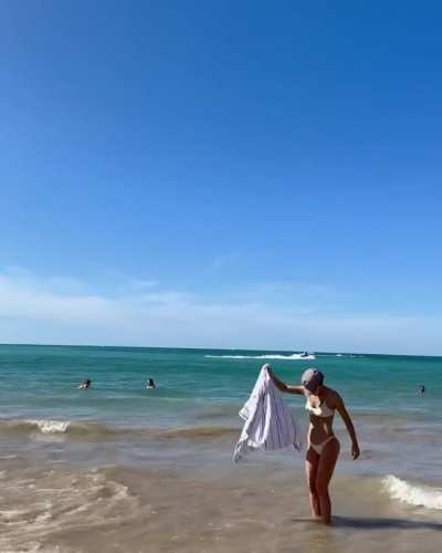 Greeicy rendon en la playa 🏖 🍑