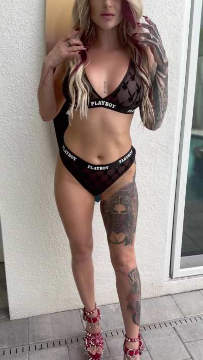 Just a housewife with a naughty side