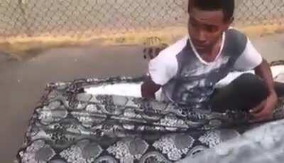 La Guardia Civil haciendo unboxing