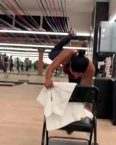 Booty makes the lights bump