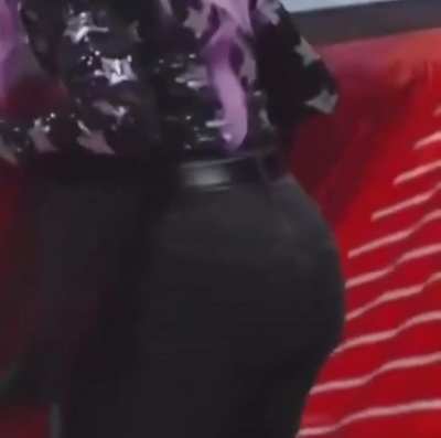 Candice LeRae’s sweet tight pixie ass 🍑