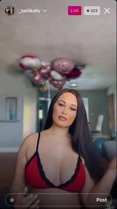 _tatiikelly(Russialit) 😍😍 someone make her a new community 🤦🏾‍♂️🤦🏾‍♂️