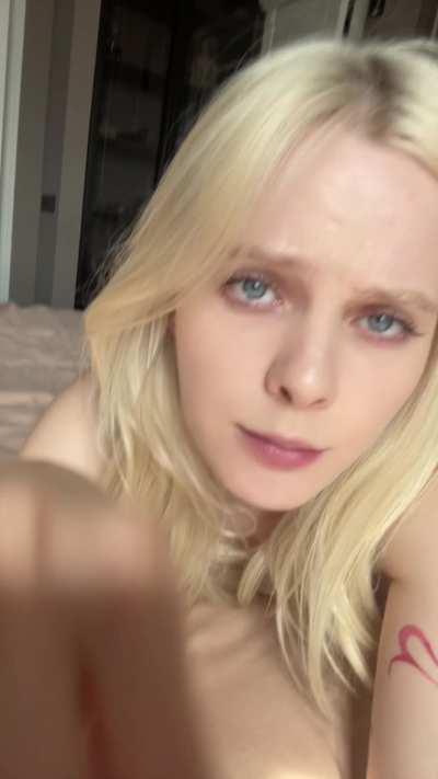 fuck this zoomer daily while she records stupid tiktok