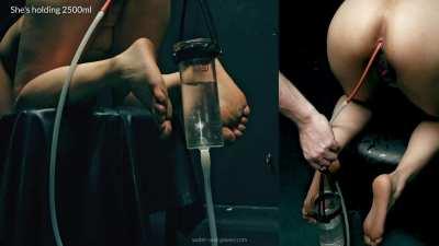 I've been working on some new techniques lately and SimUltra kindly volunteered to assist me in working out the kinks (one being that I've got a mild cold - sorry about all the sniffles). Audio is available if you follow any of the redgif links.