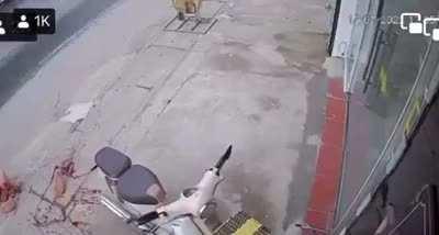 A guy in Hanoi (Vietnam) had his leg cut off completely by a 20cm knife (July 16 morning)