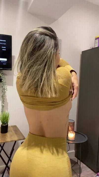 My hot curves will make you undress me