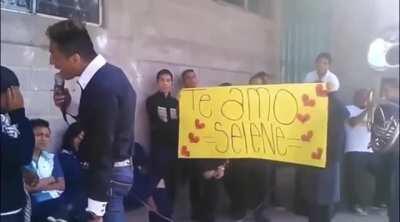 Nunca viene mal un poco de Banda con terrorcore.