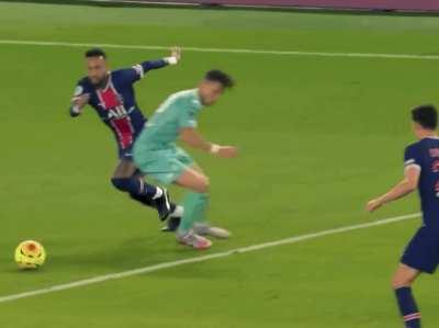 Neymar nutmegging two players in a row
