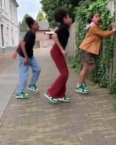 Norah, Yarah, and Rosa "L E T I T H A P P E N" are 3 sisters with a lot of soul in their dance