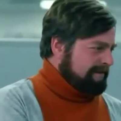 Плотный баскетболист