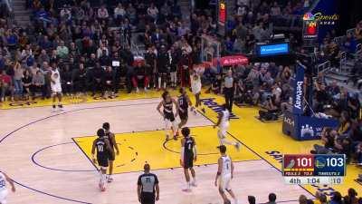 [Highlight] Kuminga gets WAY up for the alley oop slam