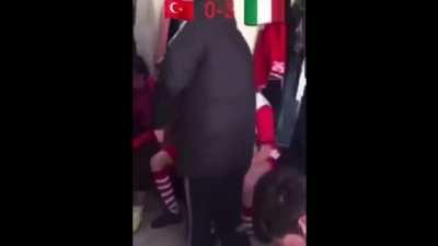 This MF be slapping the shit out of them 😂😂