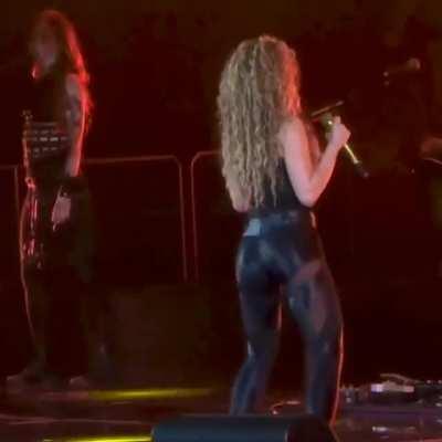 That face expression teasing us with her sexy ass