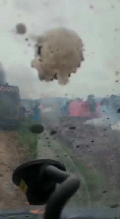 Images de l'intérieur d'un camion de CRS pendant la manifestation à Sainte-Soline