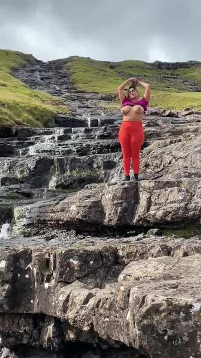 Giving the other hikers a little show [gif]