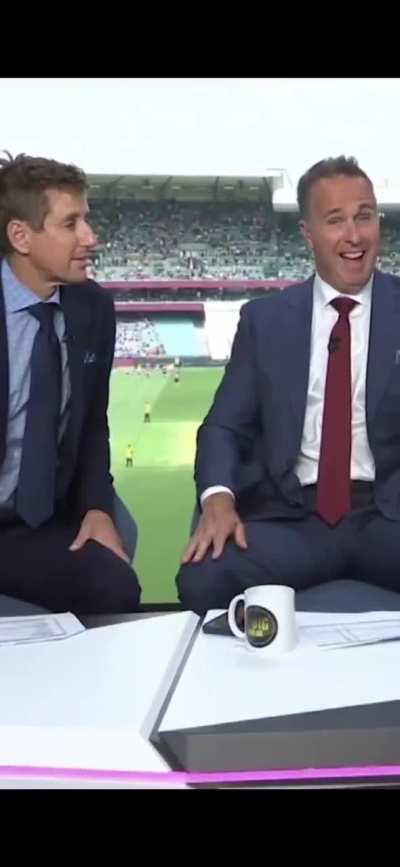 Are Lee bhai thoda hesitate karo😥