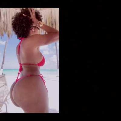 Flight attendant shakin it