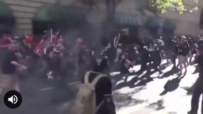 Giant Group of Patriots fight giant group of supposed Antifa members (I was permanently banned from Public Freakout for posting this)