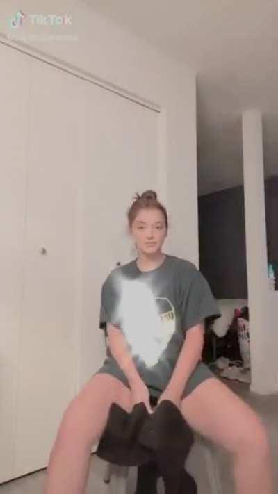 @ajanessa did I see 🐱? (brightened)