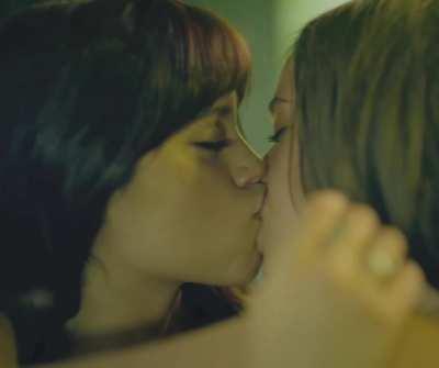 Jenna Ortega and Gideon Adlon in 