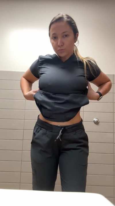 I love dropping my nurse tits at work 👩‍⚕️🥵
