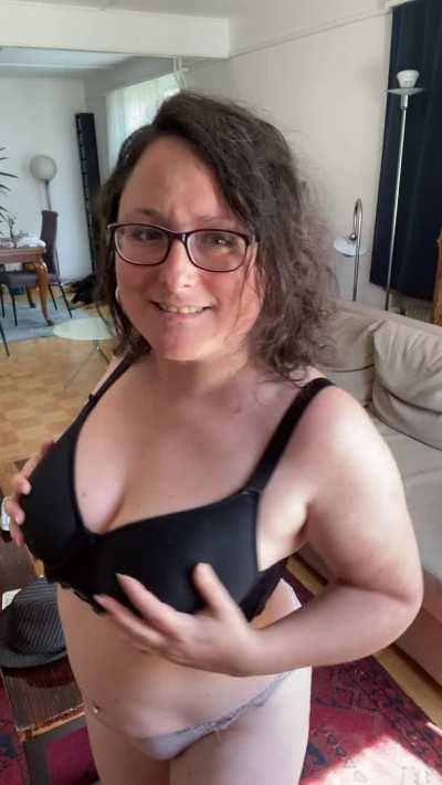 Anyone on here a fan of single curvy moms like me?