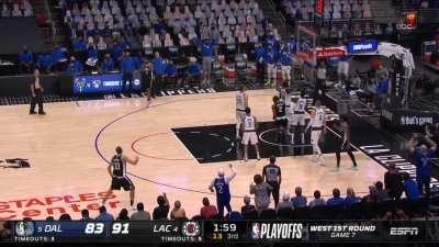 [Highlight] Kawhi comes out of nowhere to get the and 1