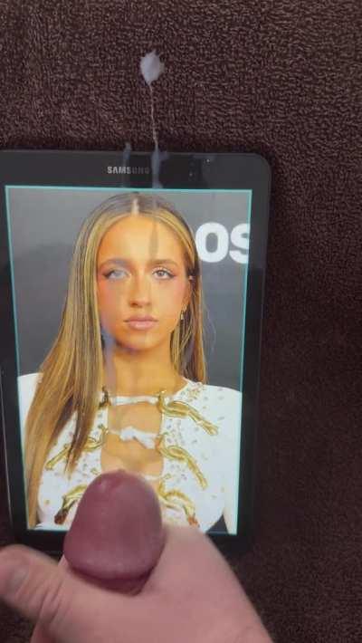 Tate McRae is so sexy