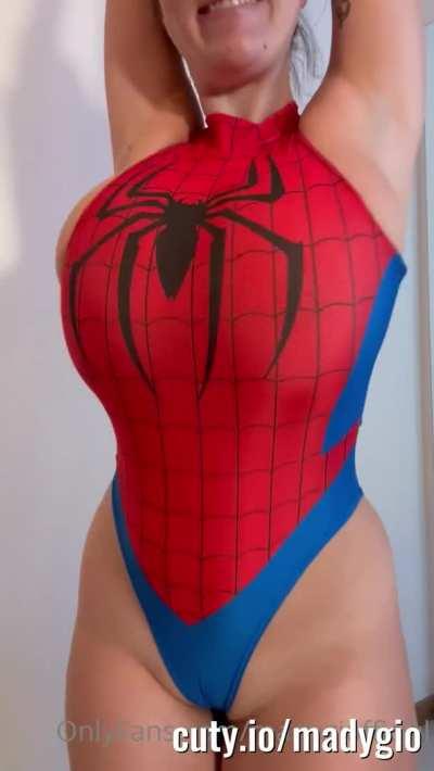 Mady Gio cosplay bouncing