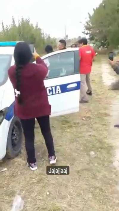 No le va' a pega' al polizon