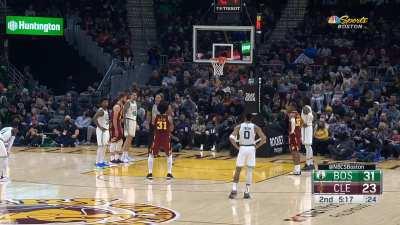 [Highlight] A fan yells something about Jarrett Allen's shoelace before he misses a free throw
