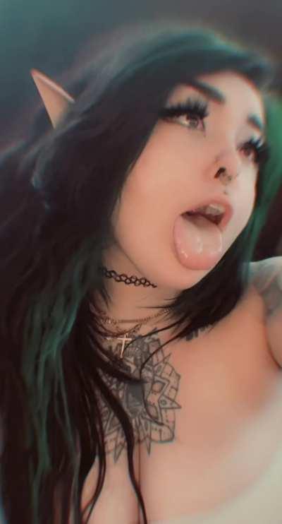 Submissive Elvish slut found an interesting forest mushroom and now she can’t stop playing with herself 🍄