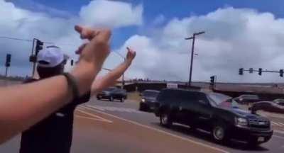 🚨 Maui residents gave Joe Biden a warm welcome to Hawaii today. “Here he comes after 13 days.”