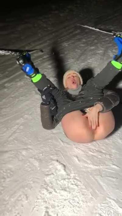 I masturbate 3 times a day and today i did it on a ski trip 😋