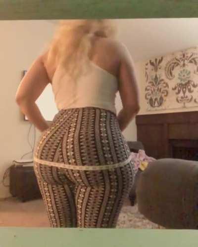 The Queen of Flares, Portia Conway...