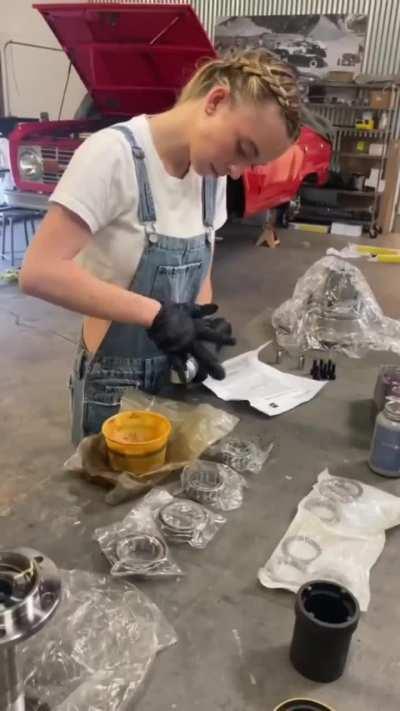 Sydney Sweeney restoring vintage cars