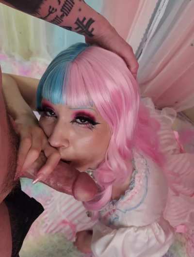 Cotton candy slut loves to have her mouth stretched💞