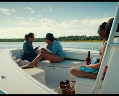 Maggie Grace and Teresa Palmer in The Choice (2016)