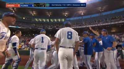 [Highlight] Top 2023 draft pick Wyatt Langford hits a NUKE to tie the game 5-5 in the opening round of the College World Series
