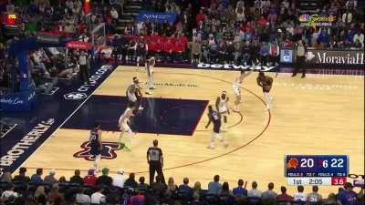 [Highlight] Joel Embiid hits the stepback 3 at the end of the shot clock