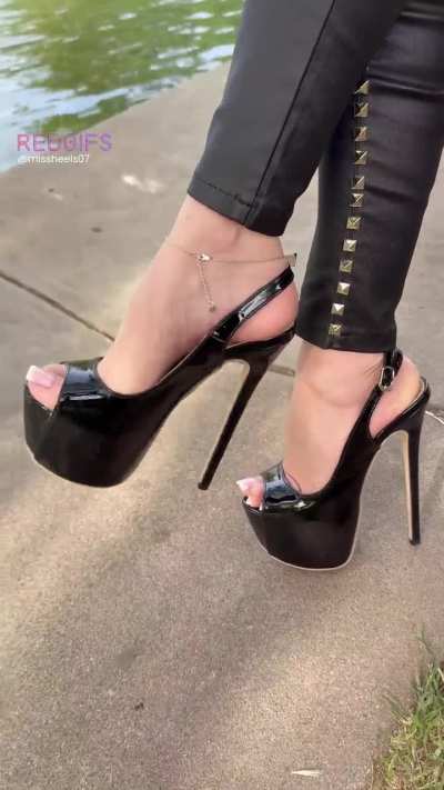 From peep toe skeptic to peep toe lover, thanks to these stunning heels.