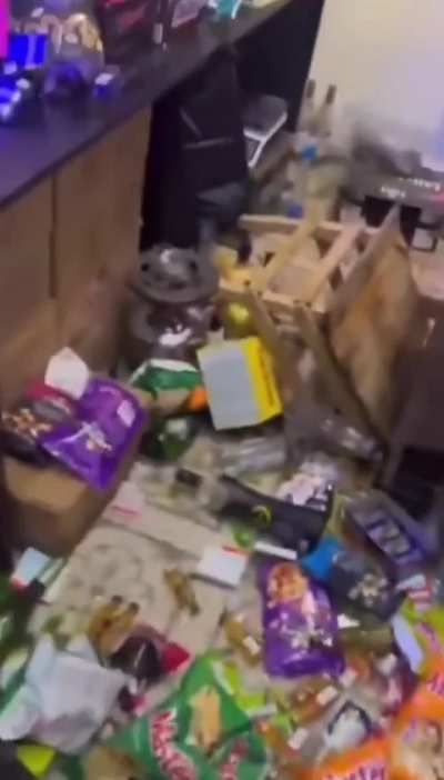 There was an attack on alcoholic beverages store in Homs - This is the video taken after the attack