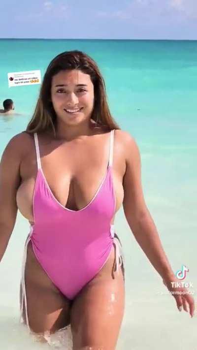 Barely contained: saiilormoon02