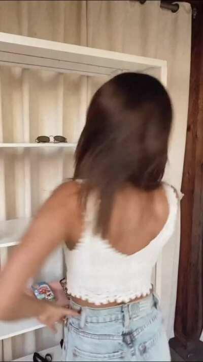 The best stretch of her Good Day vid [MIC]